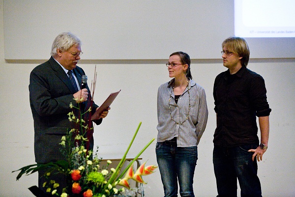 _MG_0113.JPG - Prof. Dr. sc.tech. Horst Hippler mit Absolventen des Studium Generale